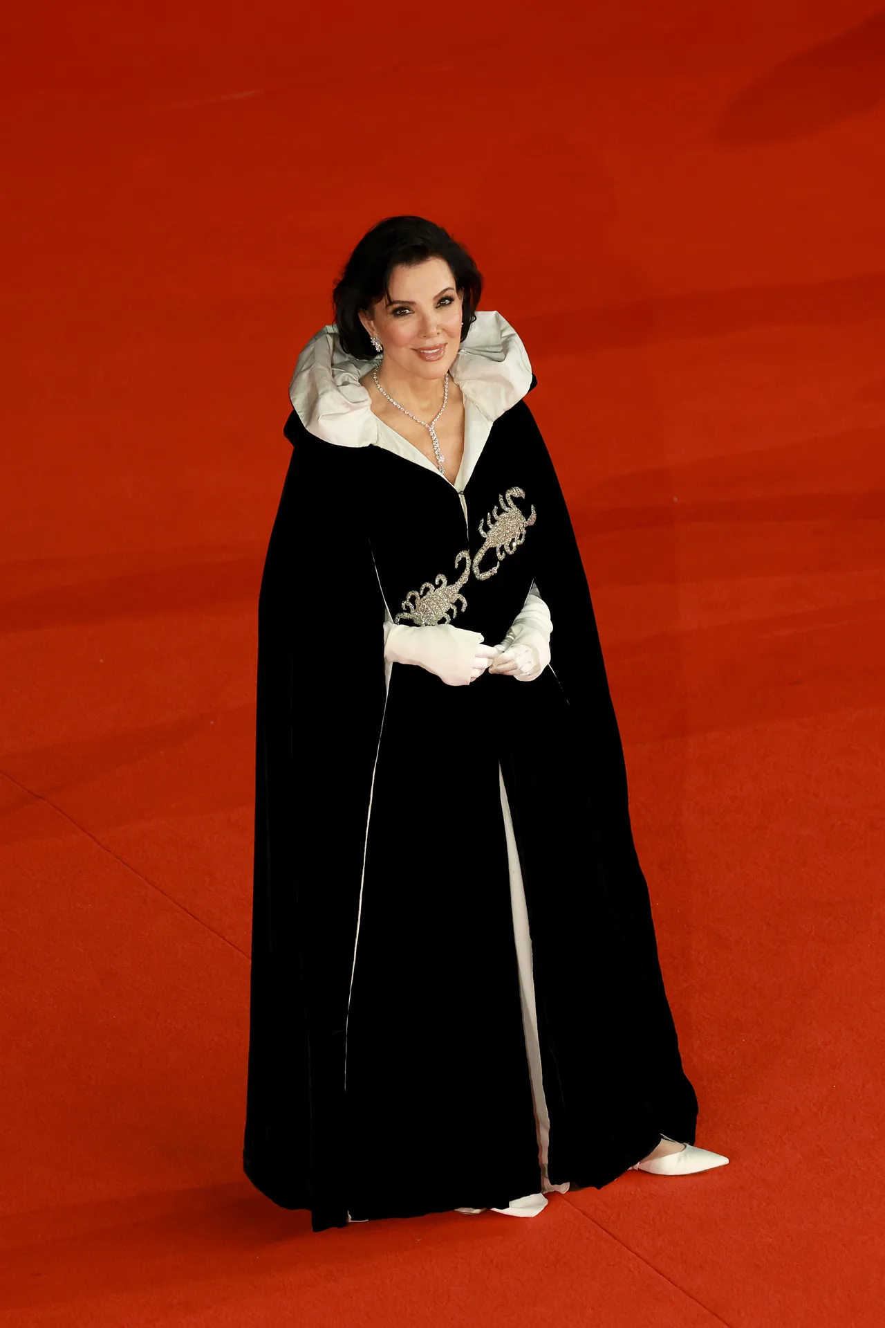 Kris Jenner let Kim Kardashian wear the Elizabeth Taylor cape in 'All’s Fair'