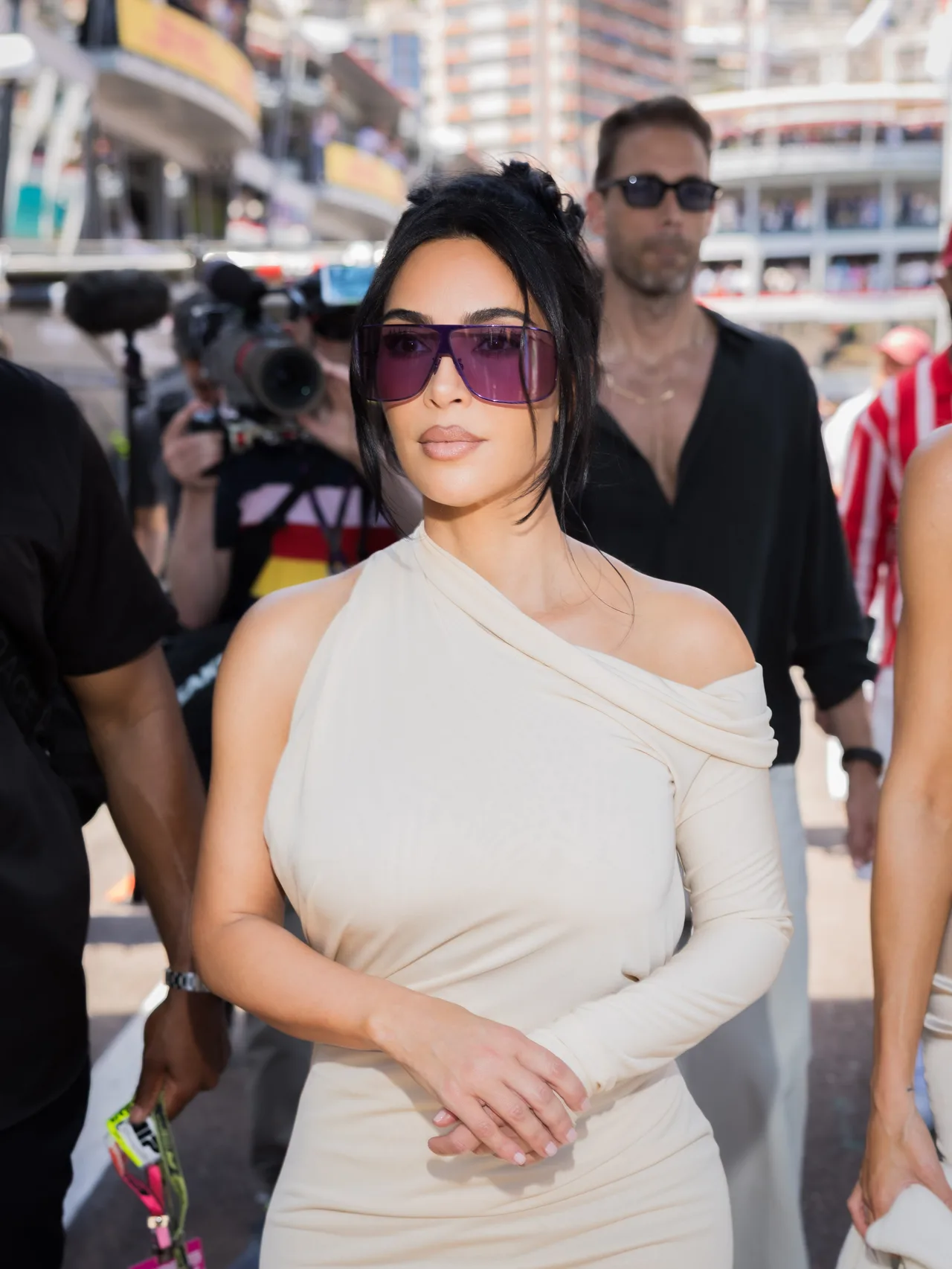 Kim Kardashian dazzles in backless cream gown while cheering for Lewis Hamilton