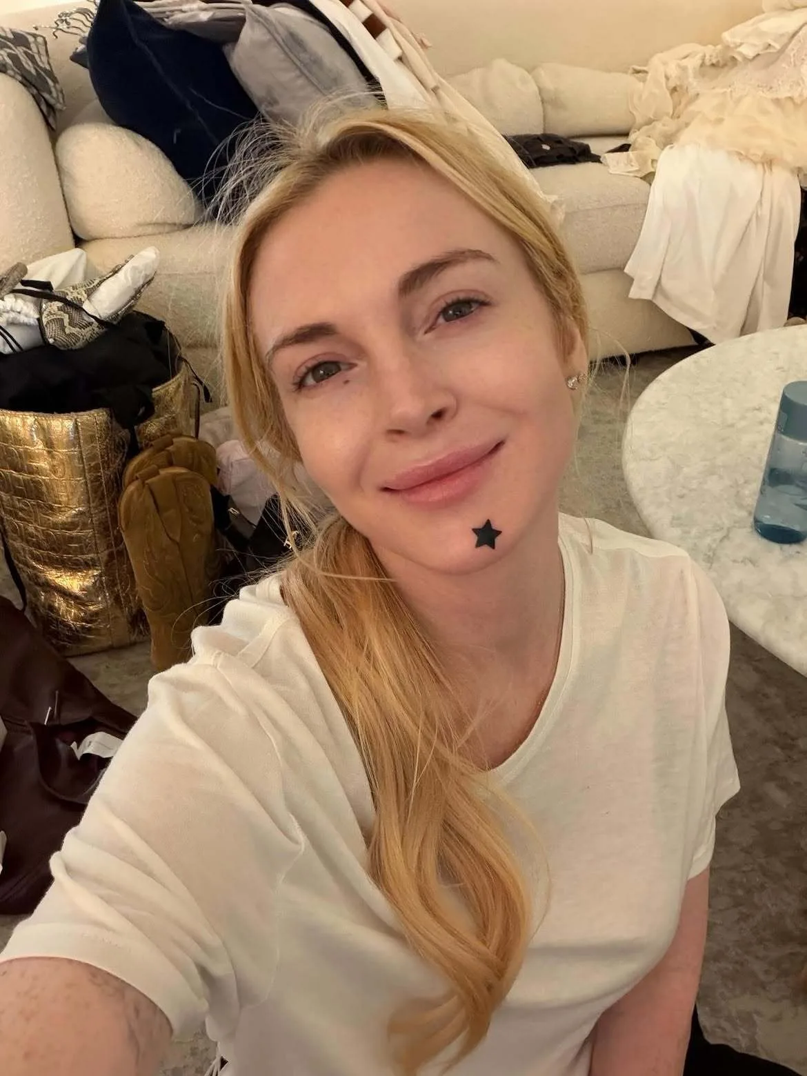 Lindsay Lohan goes makeup-free in a candid new selfie