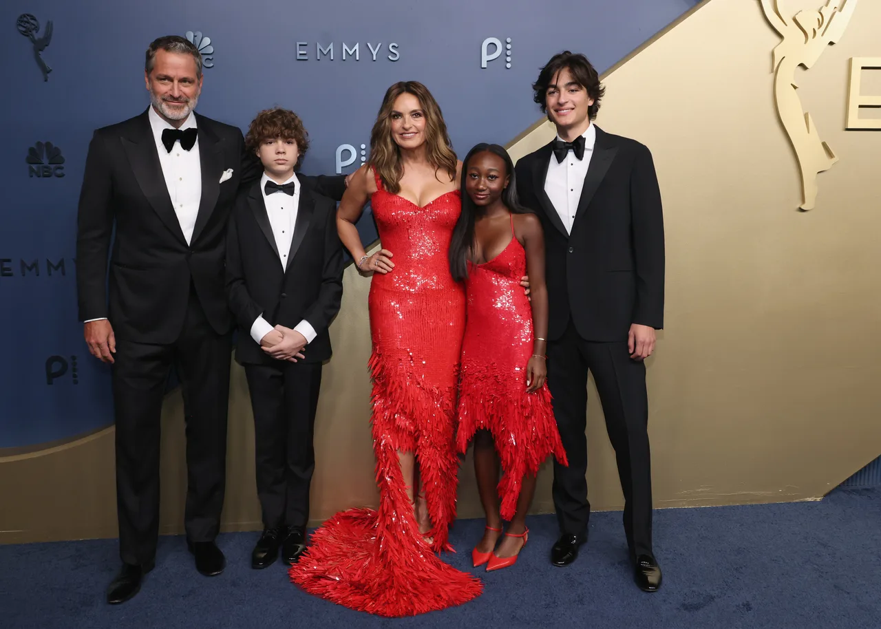 Mariska Hargitay hits the red carpet with her husband and three kids