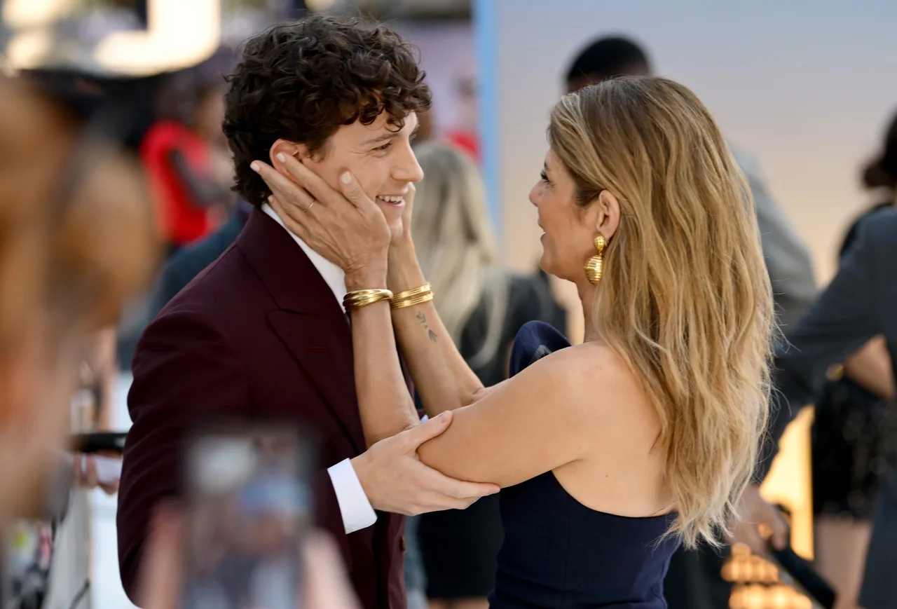 Marisa Tomei lovingly holds Tom Holland’s face during sweet reunion