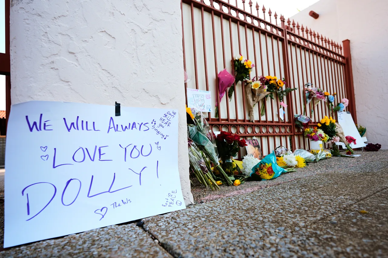 Dolly Parton's office turns into another memorial site for late star