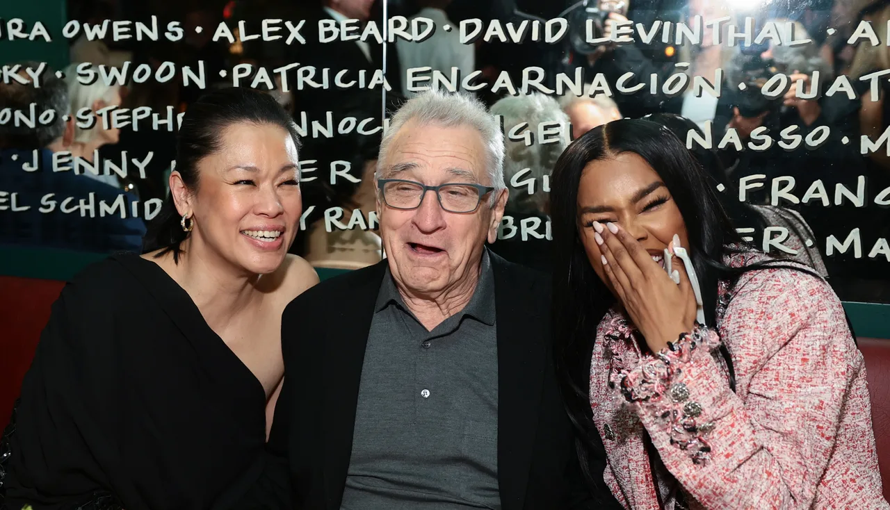 Robert De Niro, Tiffany Chen and Teyana Taylor share a lighthearted moment