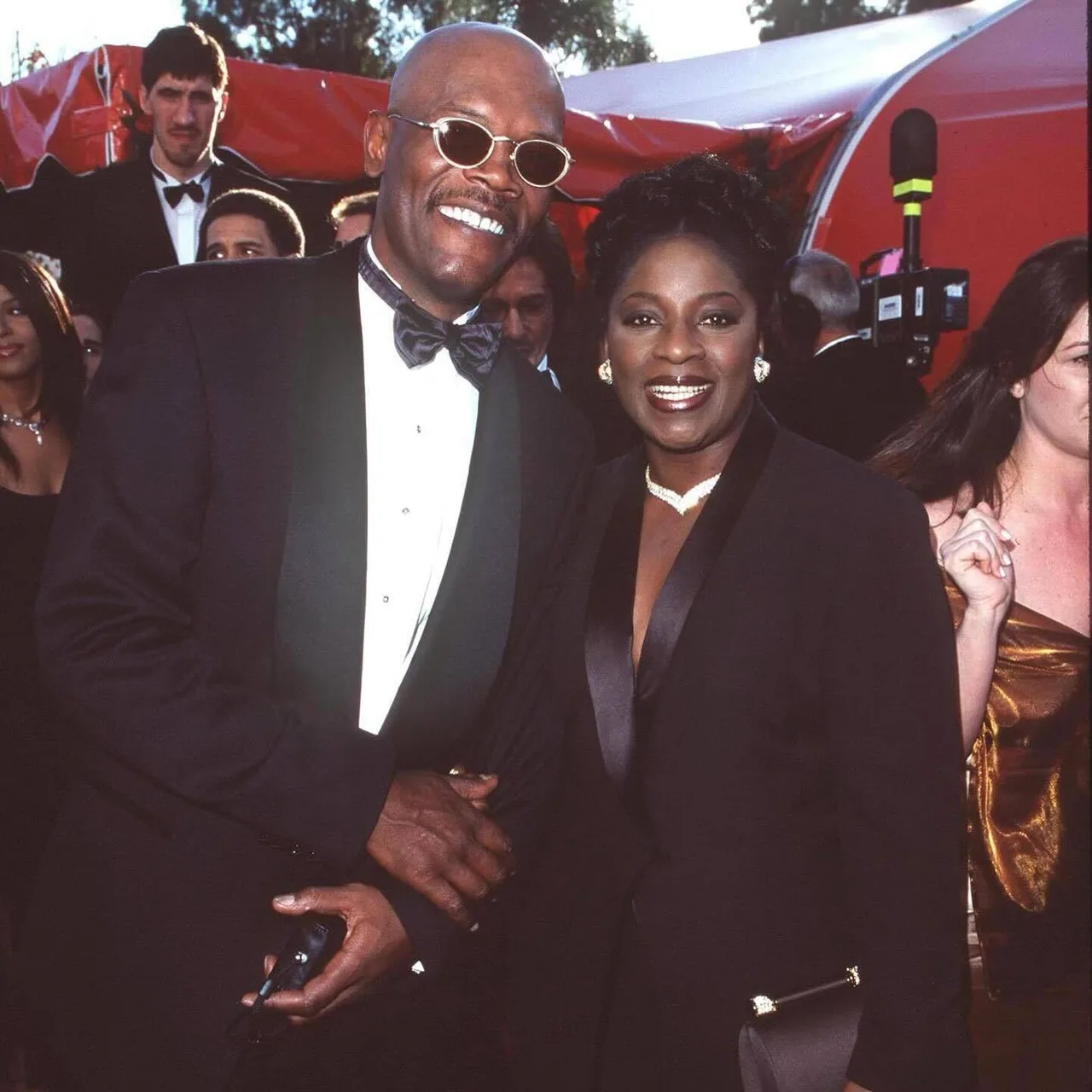 Samuel L. Jackson and wife LaTanya share sweet moment from 1998 Oscars