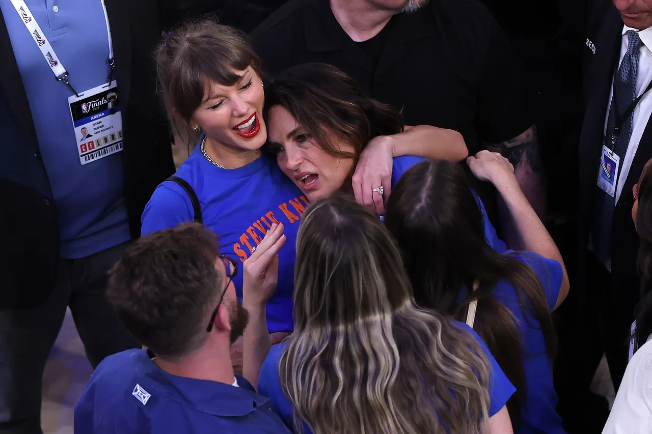 Taylor Swift celebrates the New York Knicks' win by hugging Mariska Hargitay