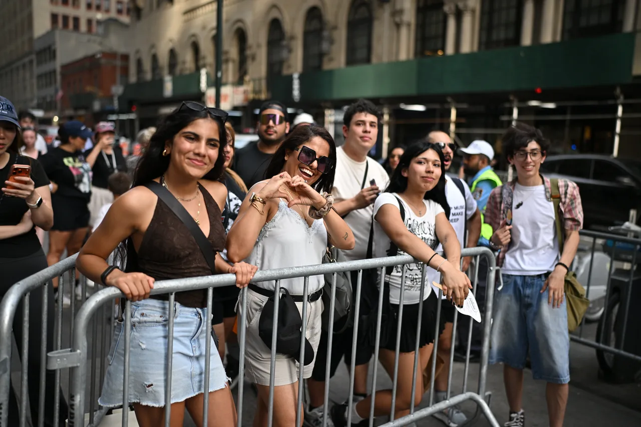 Fans gather to celebrate Taylor Swift and Travis Kelce's wedding