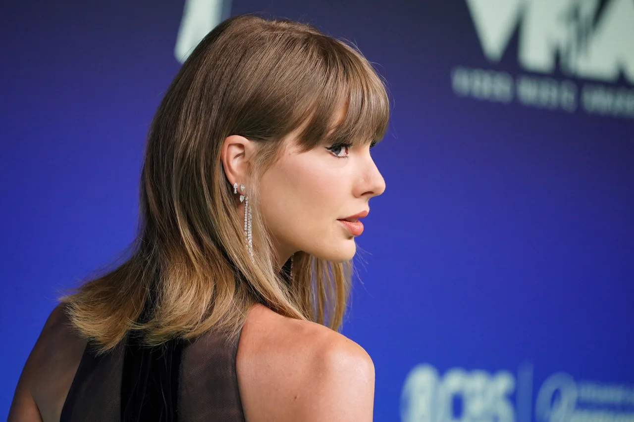 Taylor Swift pairs dazzling Leviev earrings with her sparkly glam look at the VMAs