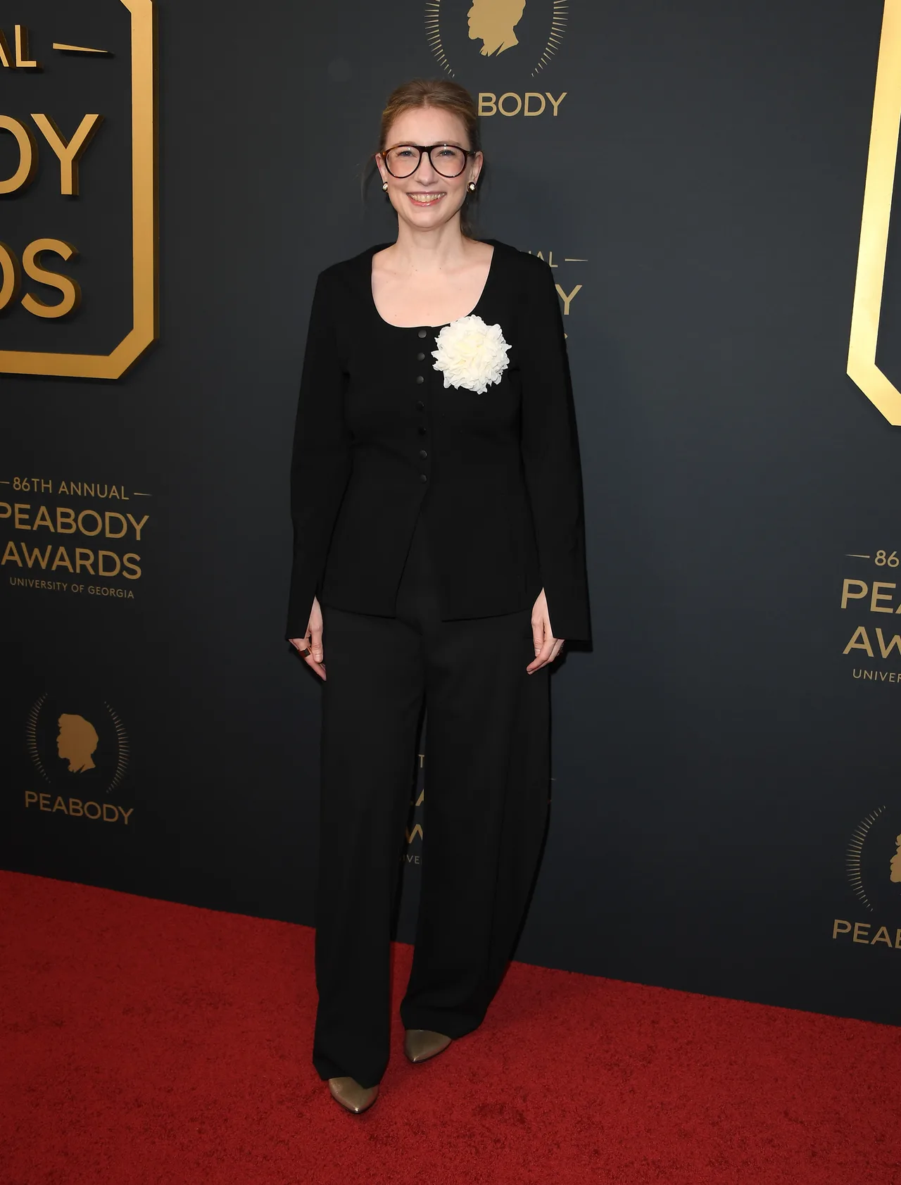 Elizabeth Meriwether carries simple yet chic look