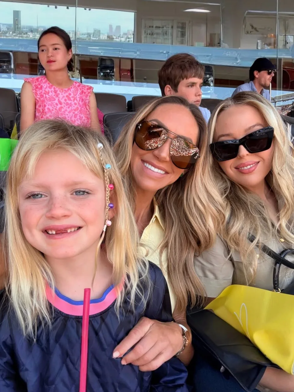 Lara and Tiffany share sweet selfie with Carolina