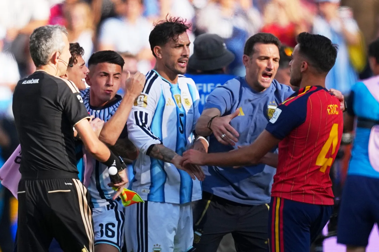 Assistant coach Roberto Ayala