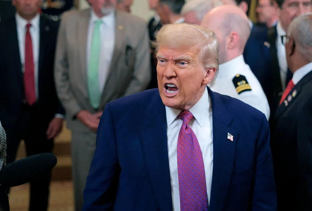 Trump attacks 'overpriced third-rate artists'