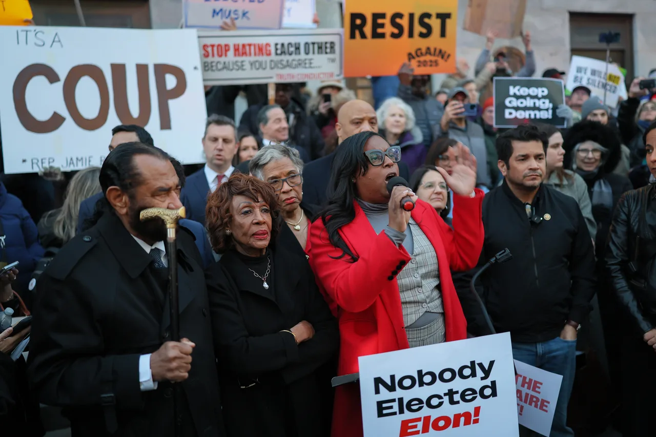 LaMonica McIver: A confrontation at an immigration detention center