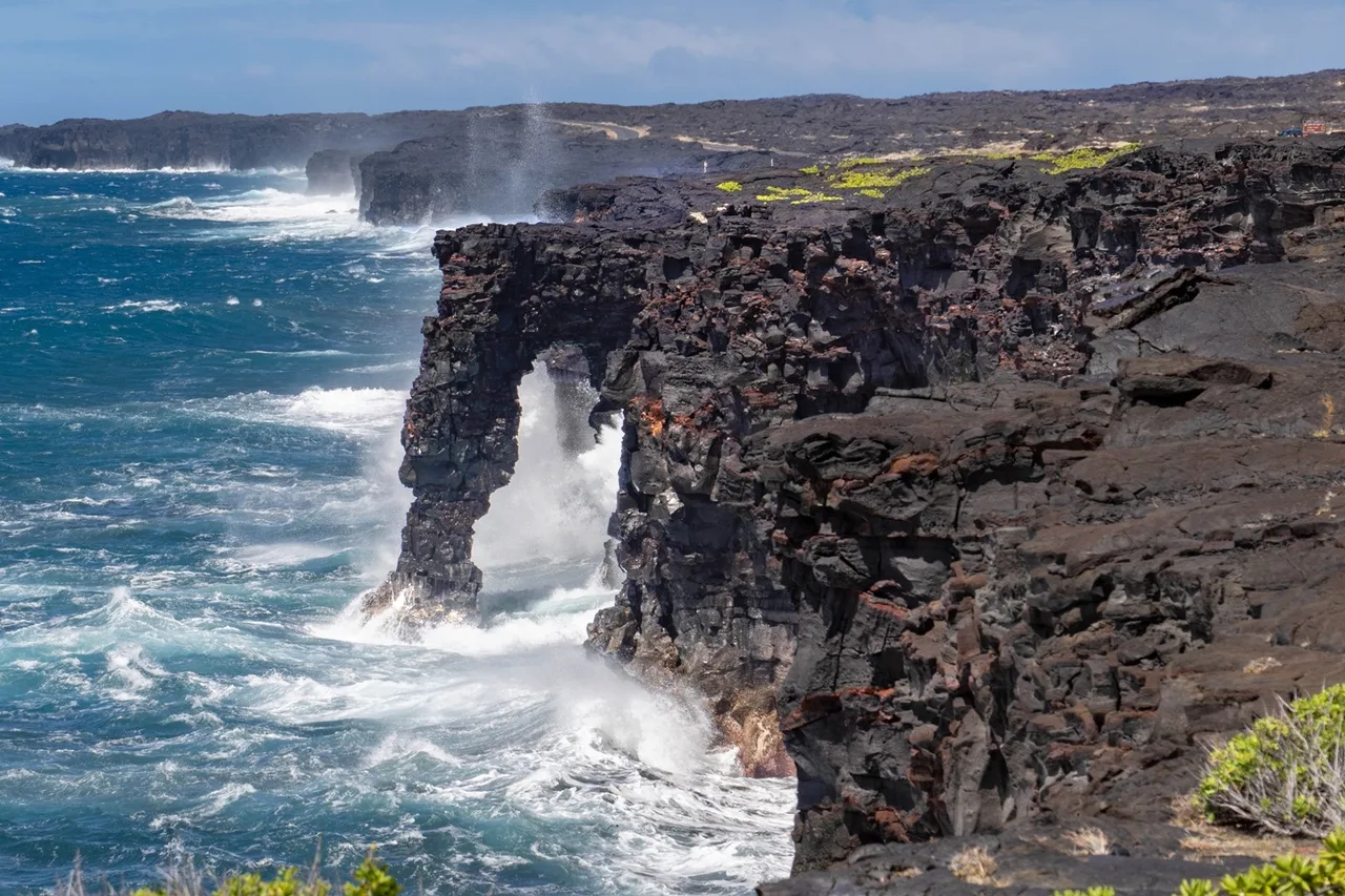 Hōlei Sea Arch once towered 90 feet above the Pacific