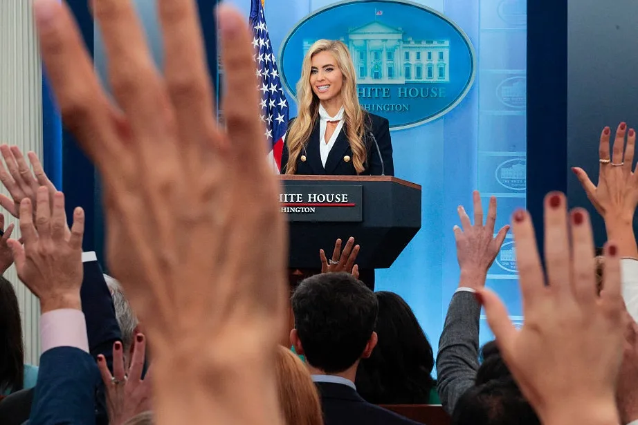 A 14-minute debut briefing raises eyebrows