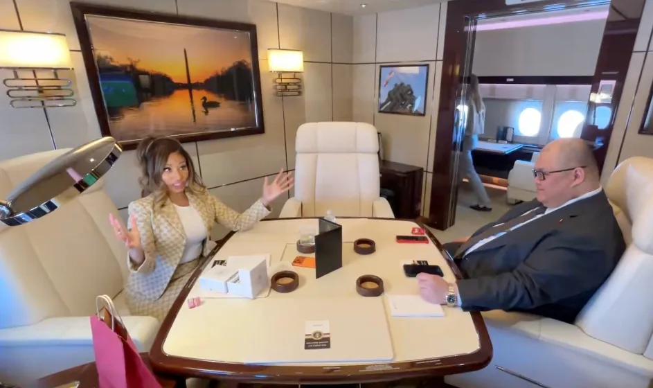 Minaj takes her Trump support aboard Air Force One