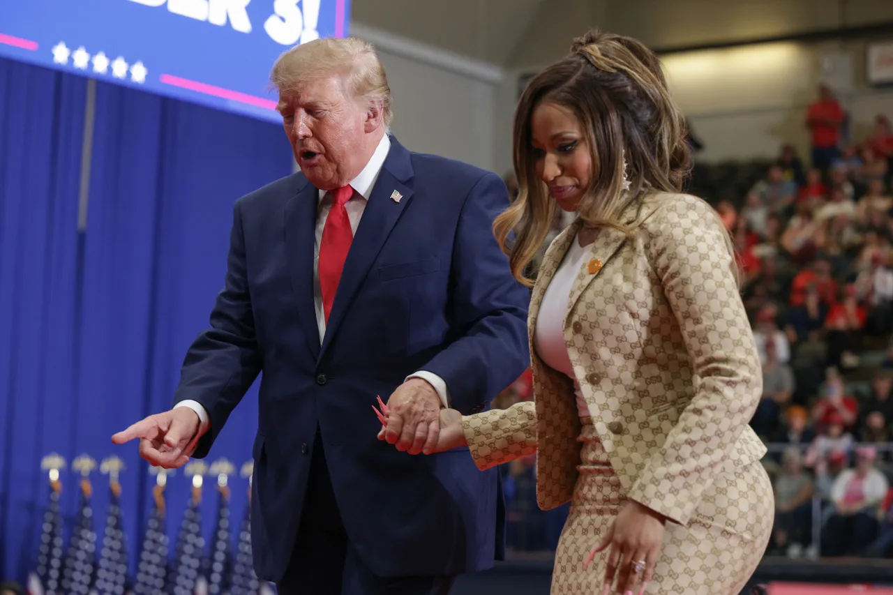 Trump and Minaj share the spotlight in Michigan