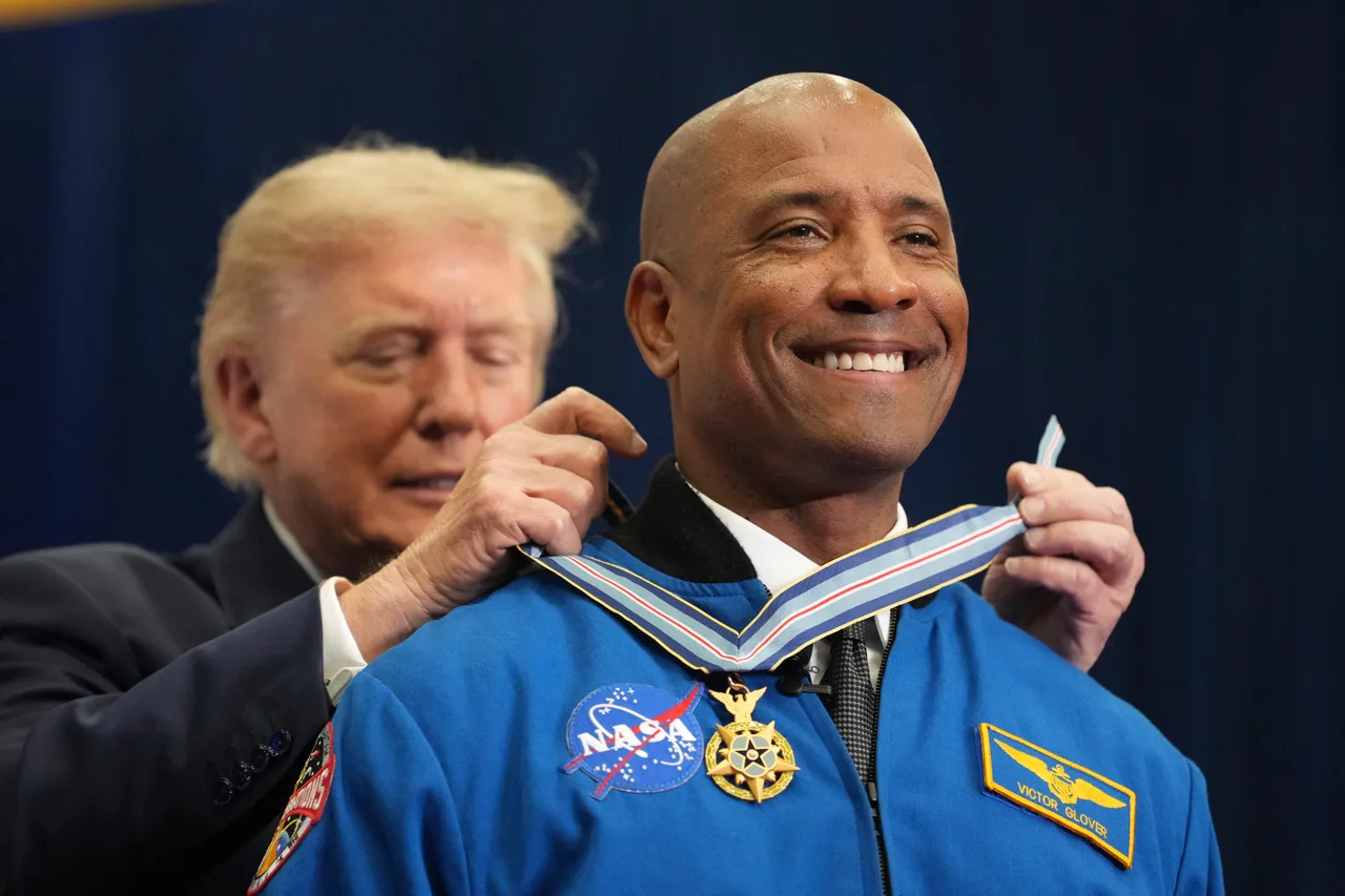 Trump presents Artemis II crew with rare honor
