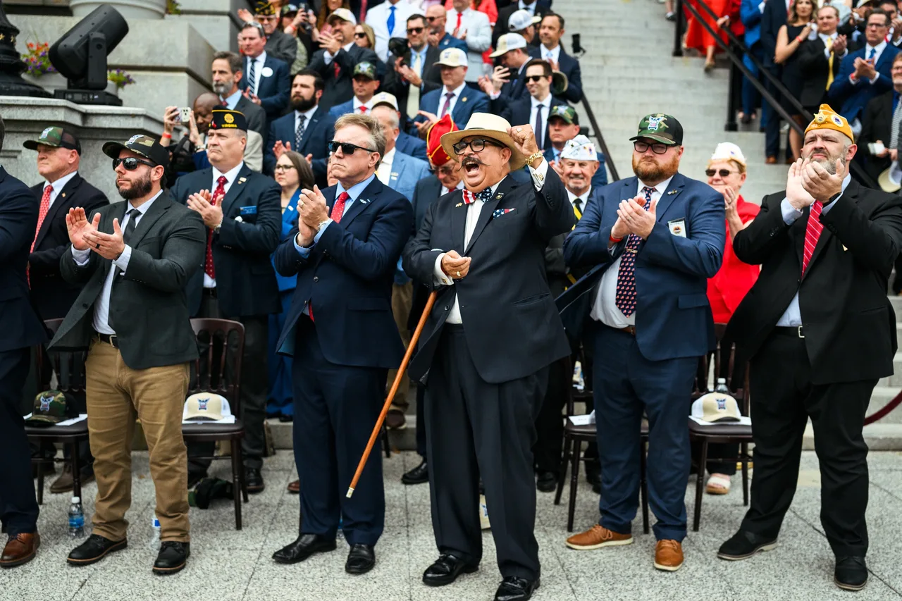 Veterans applaud as Freedom Haulers takes center stage