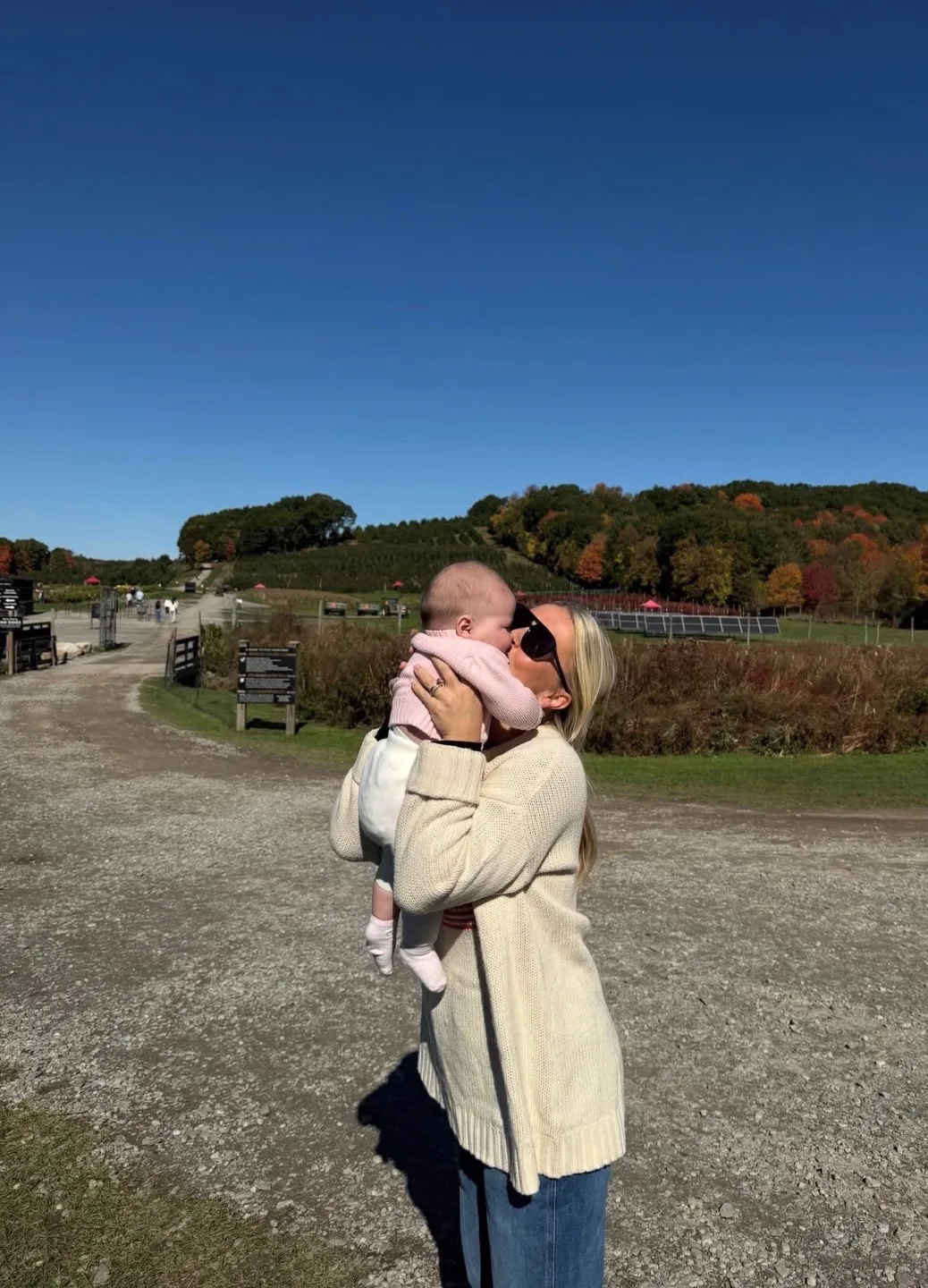 Leavitt showers baby Vivi with kisses