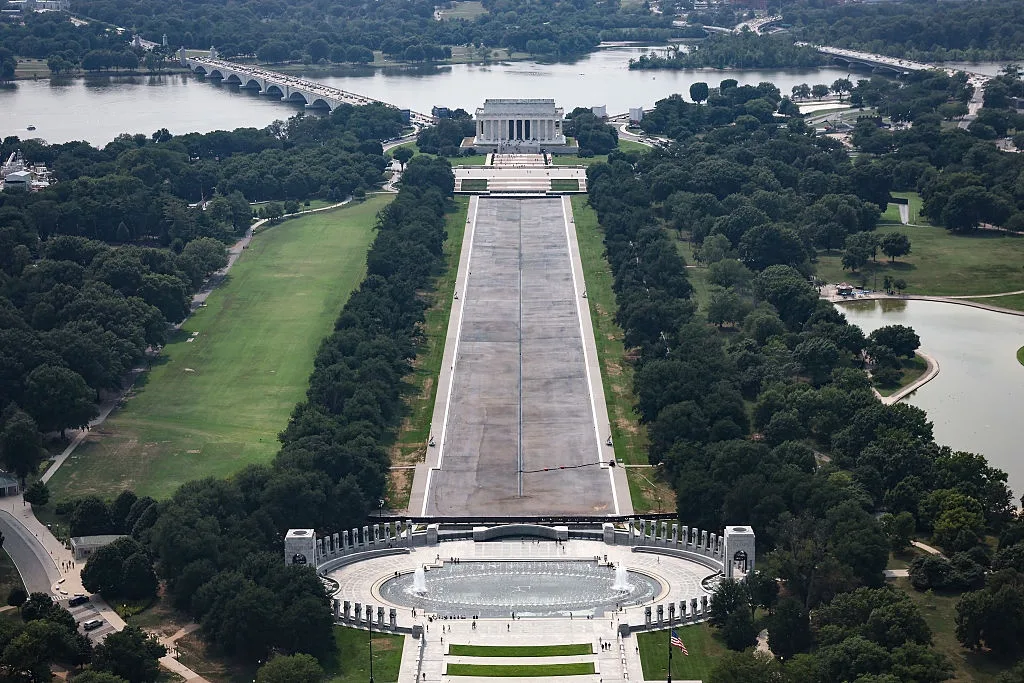 DC landmark turns into concrete basin