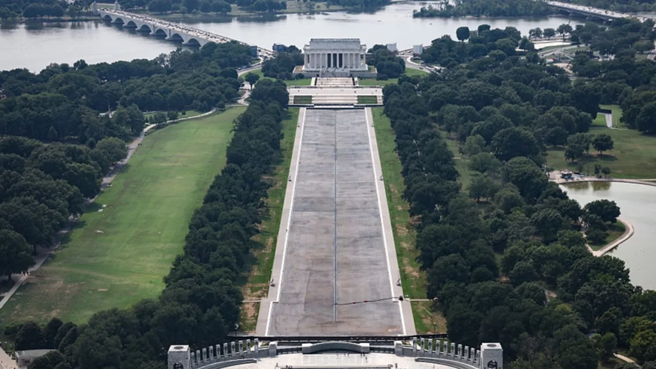Lincoln Memorial Reflecting Pool turns into gray concrete expanse as Trump orders fresh repairs