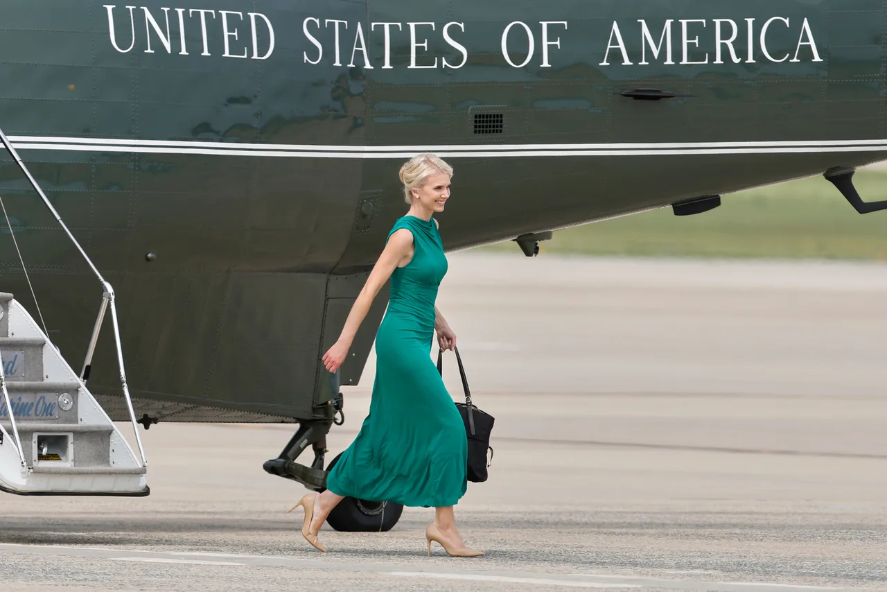 Harp makes a statement in flowing emerald green