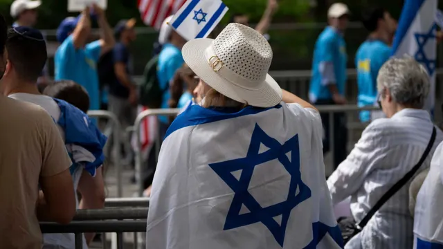 NYC Israel Day Parade draws top leaders as Mamdani skips annual show of solidarity