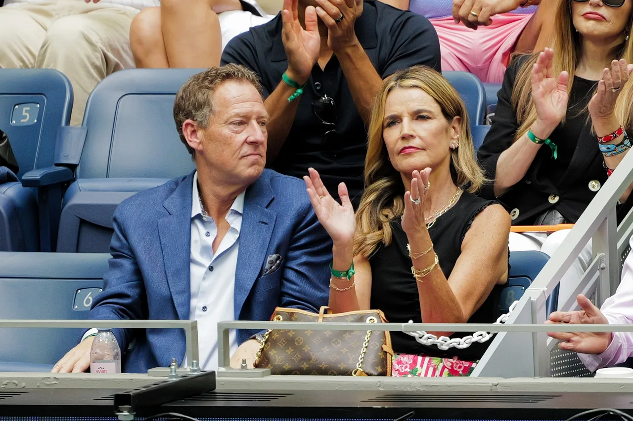 Savannah Guthrie and Michael Feldman share candid moment in the stands