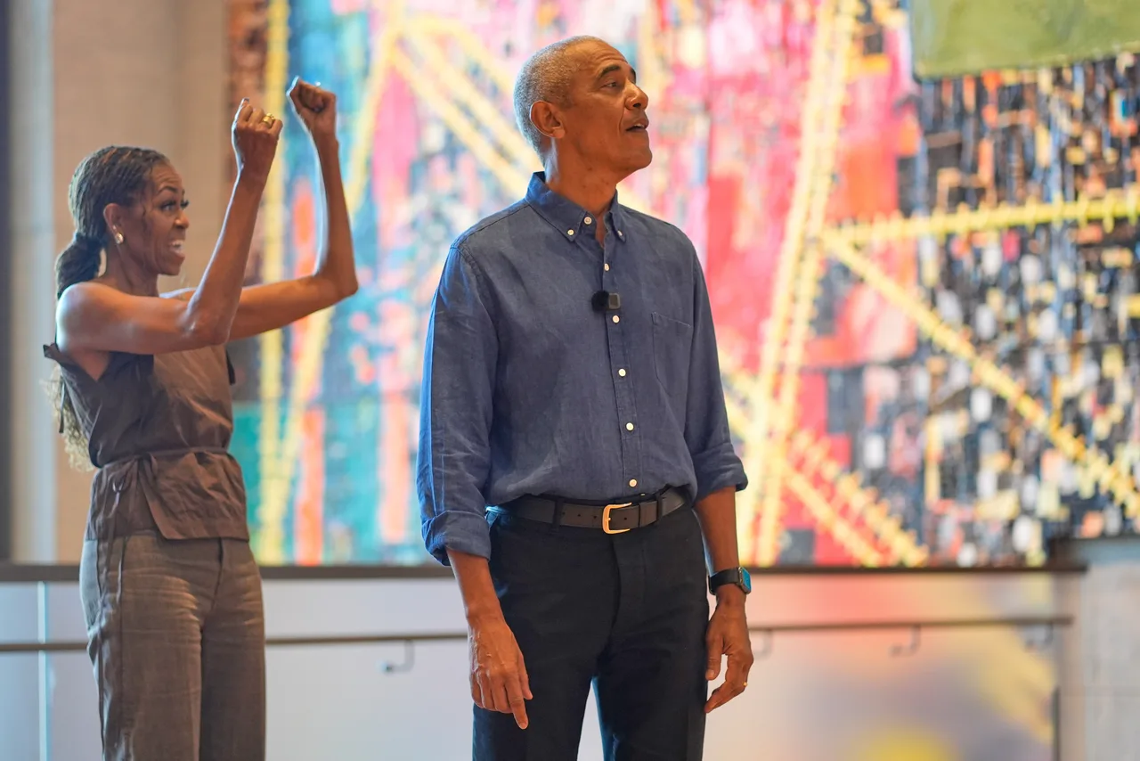 Obamas turn museum visit into unforgettable moment