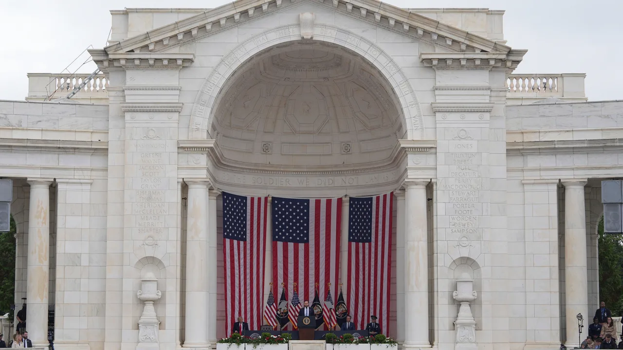 Trump and JD Vance pay emotional tribute to fallen heroes at Arlington Memorial Day ceremony