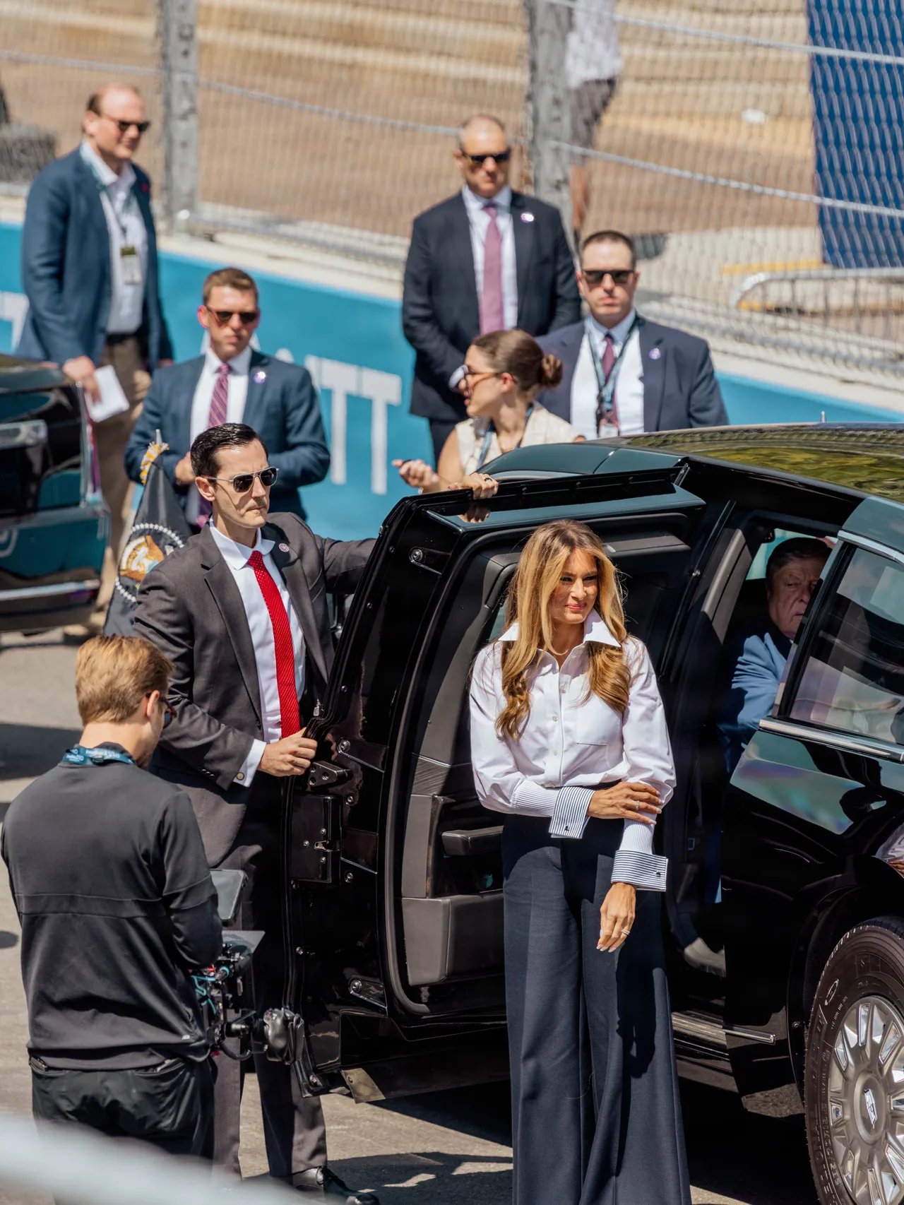 Melania makes a stylish trackside arrival