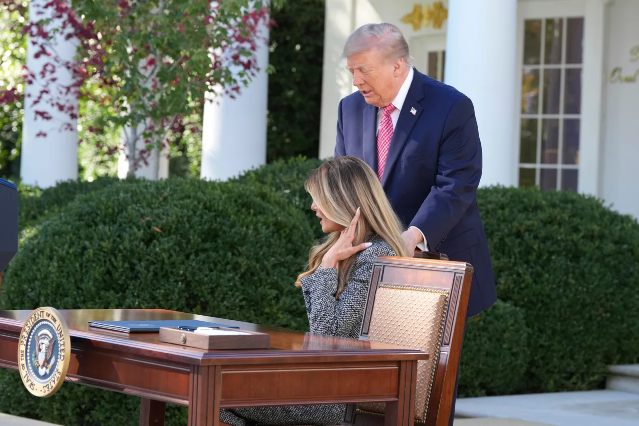 Trump helps Melania rise from her chair