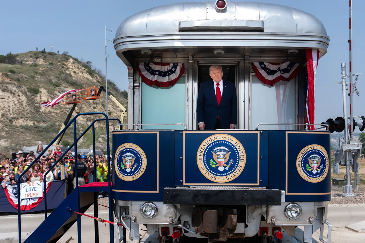 Symbolic rail trip draws draws cheering crowds