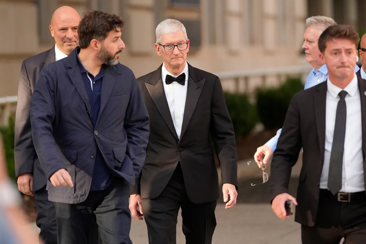 Tim Cook rounds out an extraordinary Silicon Valley turnout