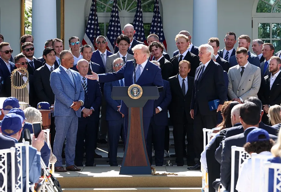 Trump shows off Rose Garden makeover