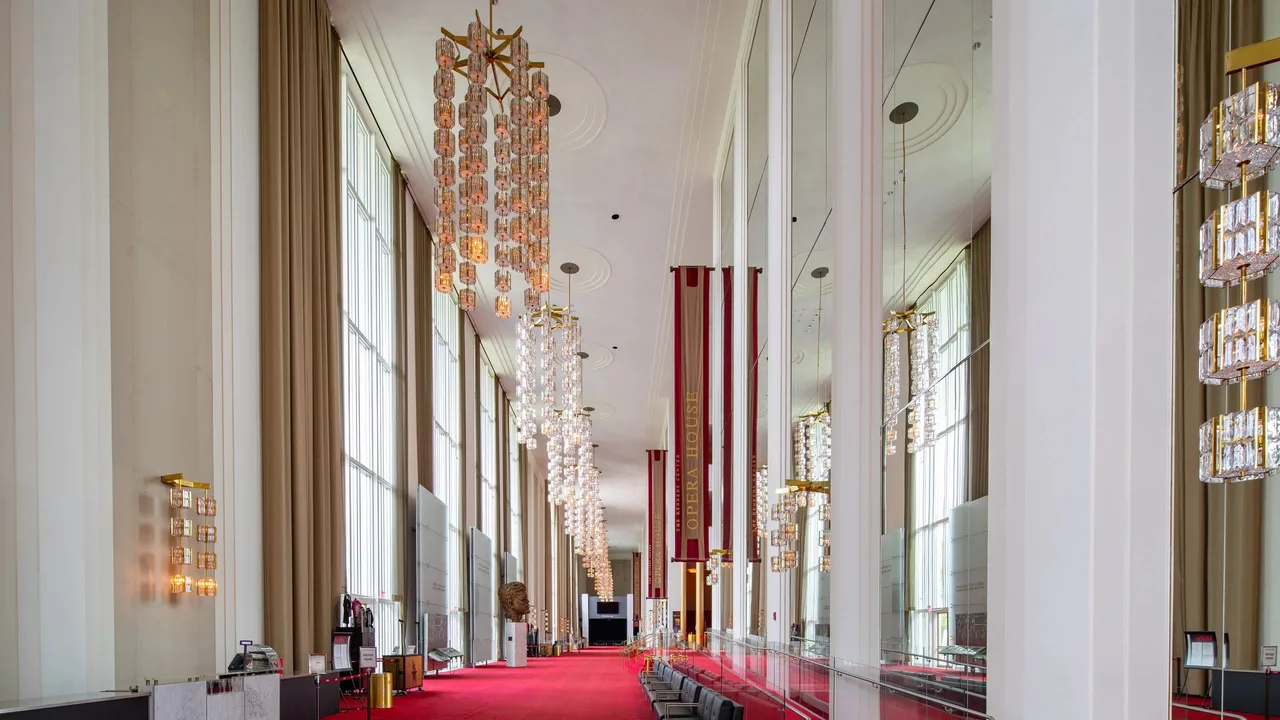 The Grand Foyer before the collapse