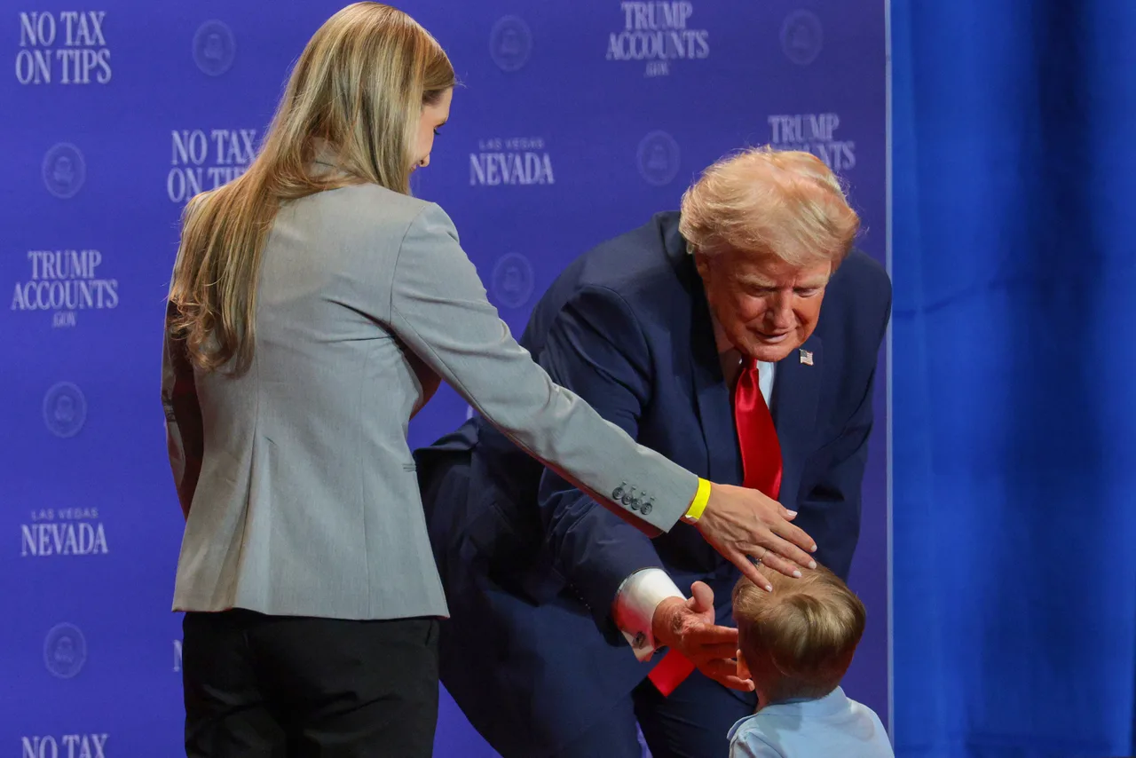 Trump dashes across stage for toddler