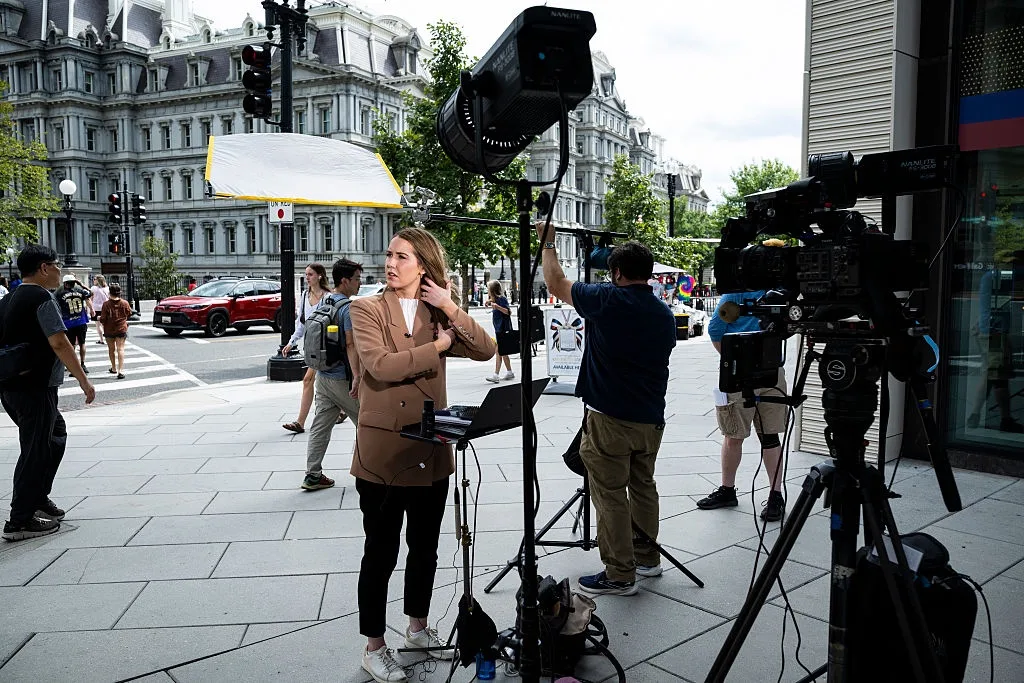 Journalists take White House reporting to the street