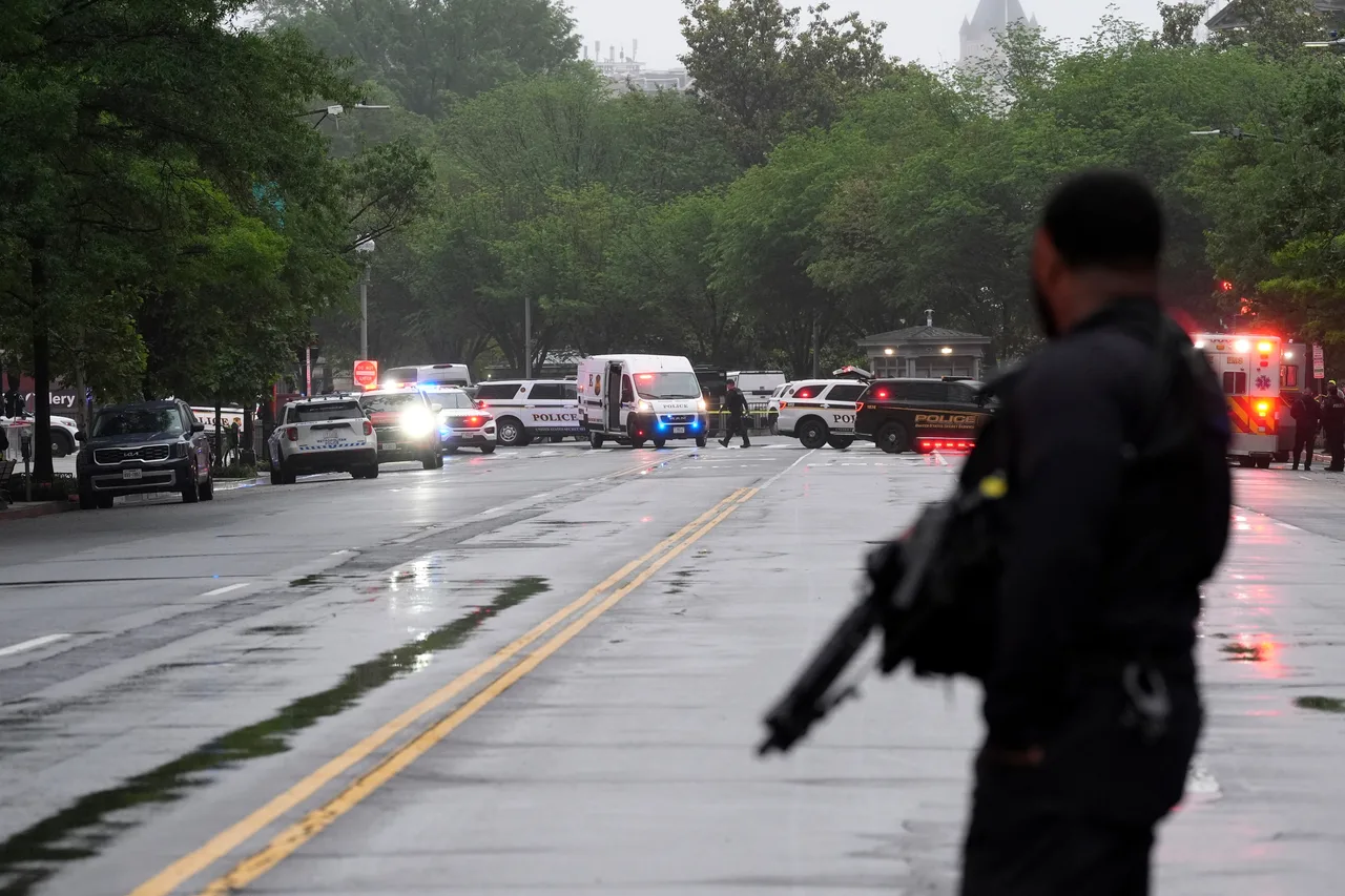 Heavy police presence remains around White House