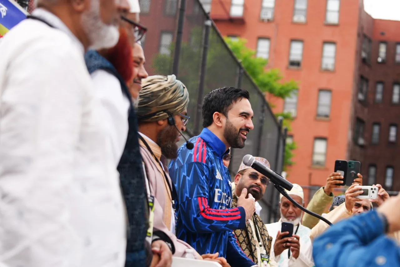 Phones go up as Mamdani speaks at the Bronx Eid gathering