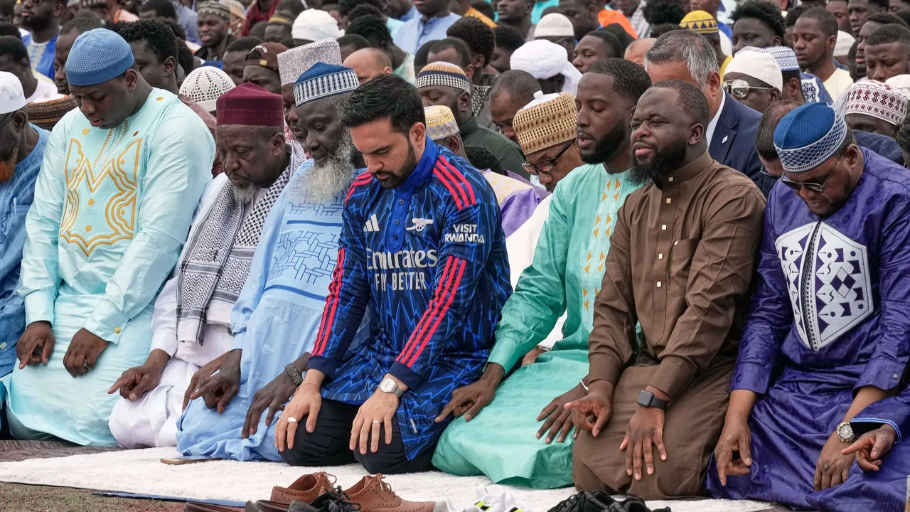 Zohran Mamdani turns heads in flamboyant Arsenal soccer thobe for Eid celebration