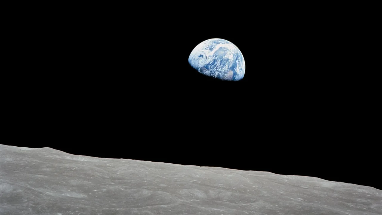 Apollo 8's 'Earthrise' image