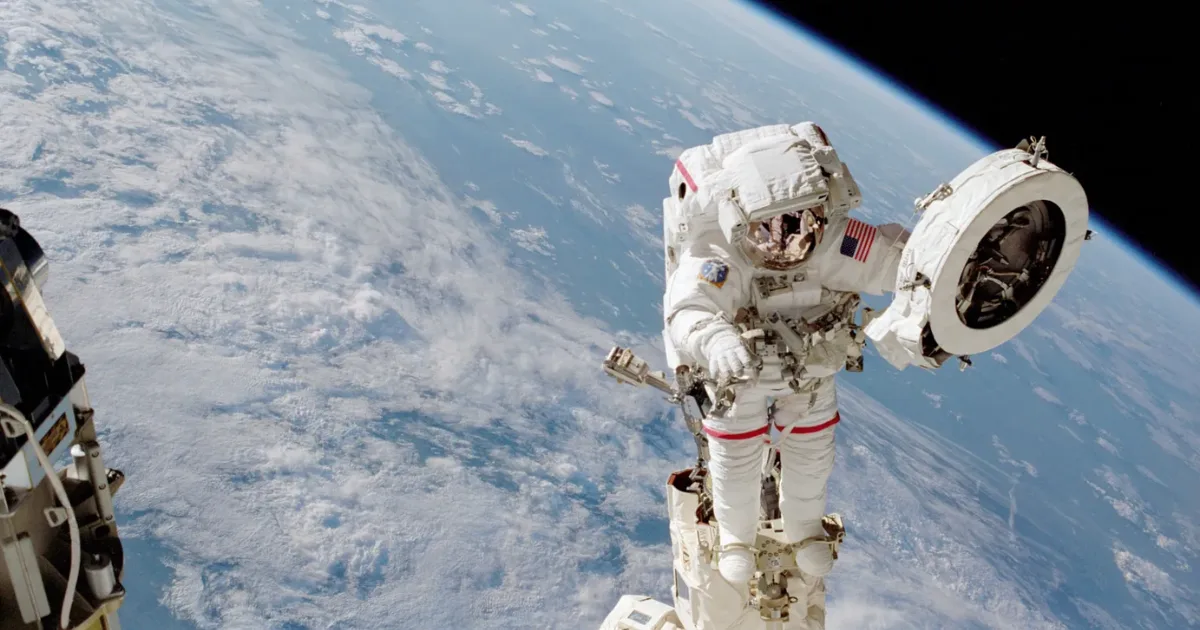 Spacesuit leaking in the vacuum of space? You wouldn't die instantly