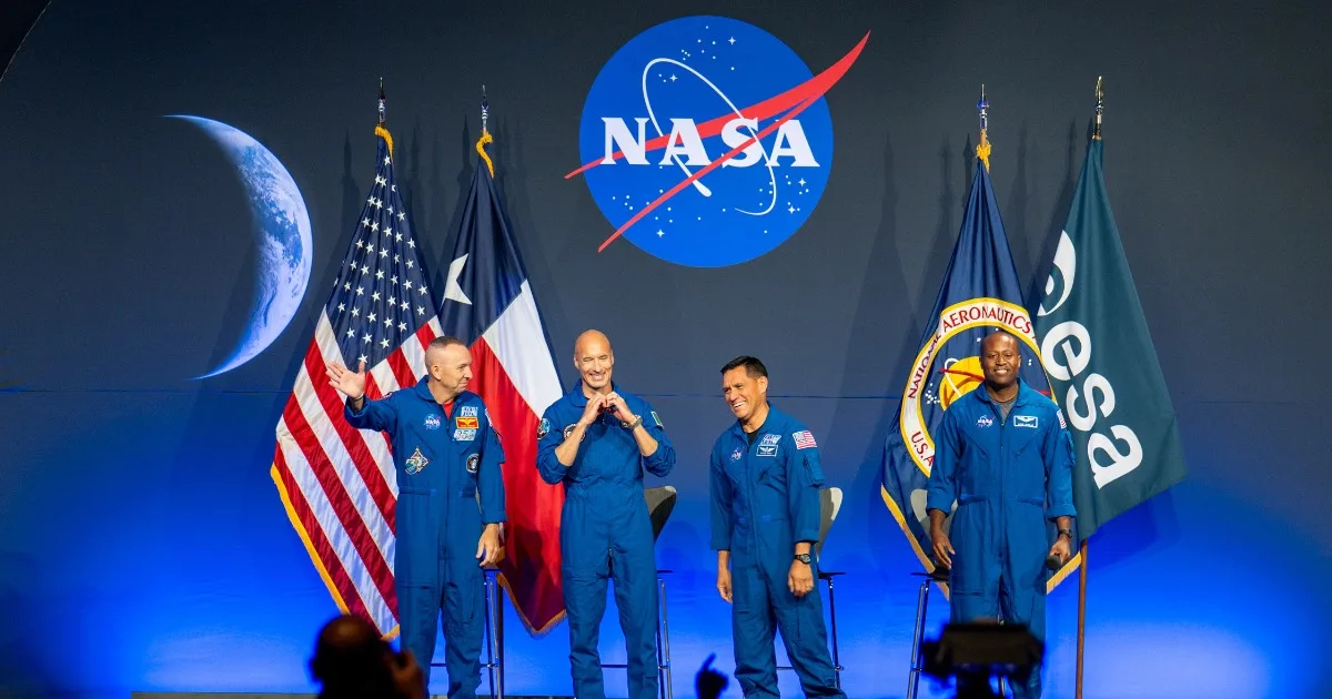 Space pioneers greet audience at Johnson Space Center