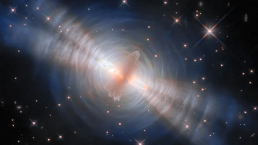 This star should have swallowed the planet long ago