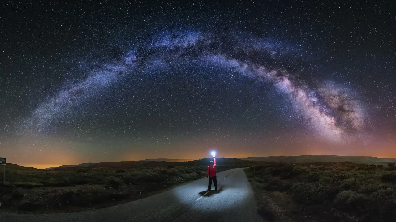 Harvard professor says humans could reach the Milky Way's center in just 10 years. Here's how