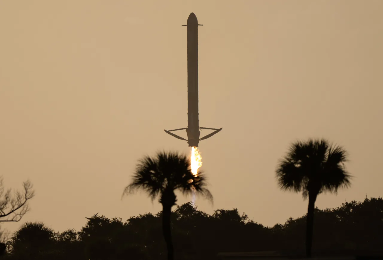 SpaceX Falcon Heavy booster successfully lands after launch
