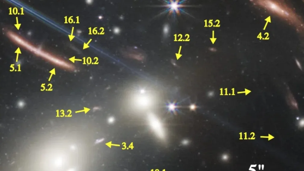 A close look at the galaxy cluster SMACS 0723