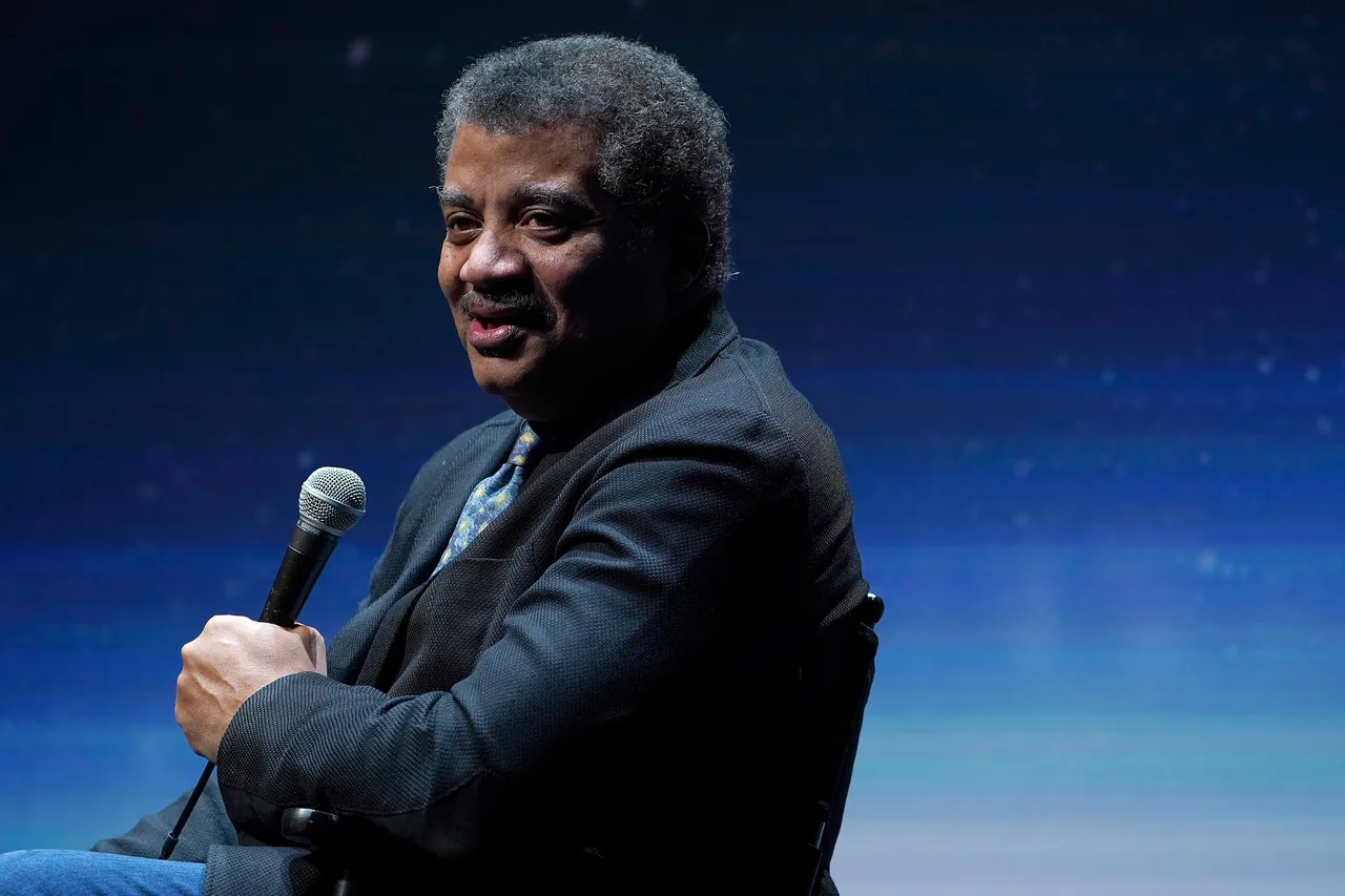 Is there a pattern behind global UFO sightings?