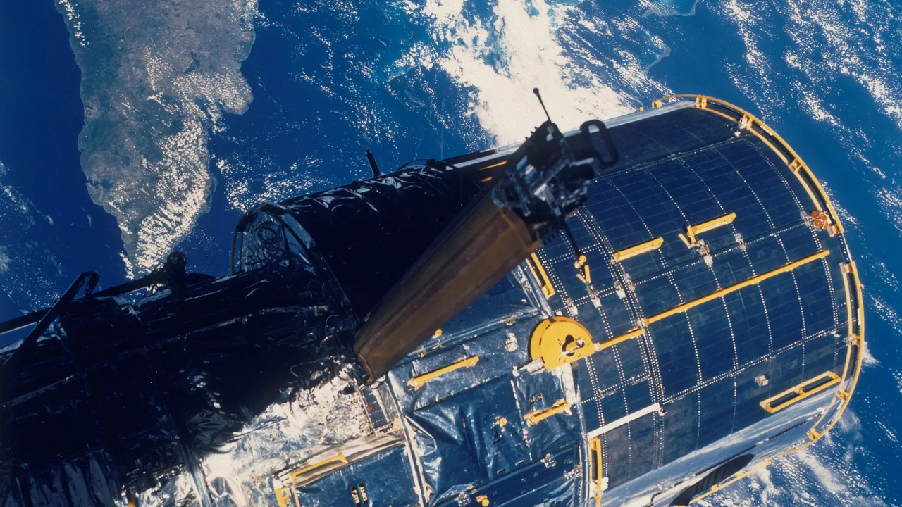 Russia launched giant mirrors into space in the 1990s, but things didn’t go as planned